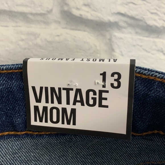 Almost Famous Vintage Mom Jeans Distressed Sz 13 Medium wash denim Stretch NWT - Picture 6 of 12